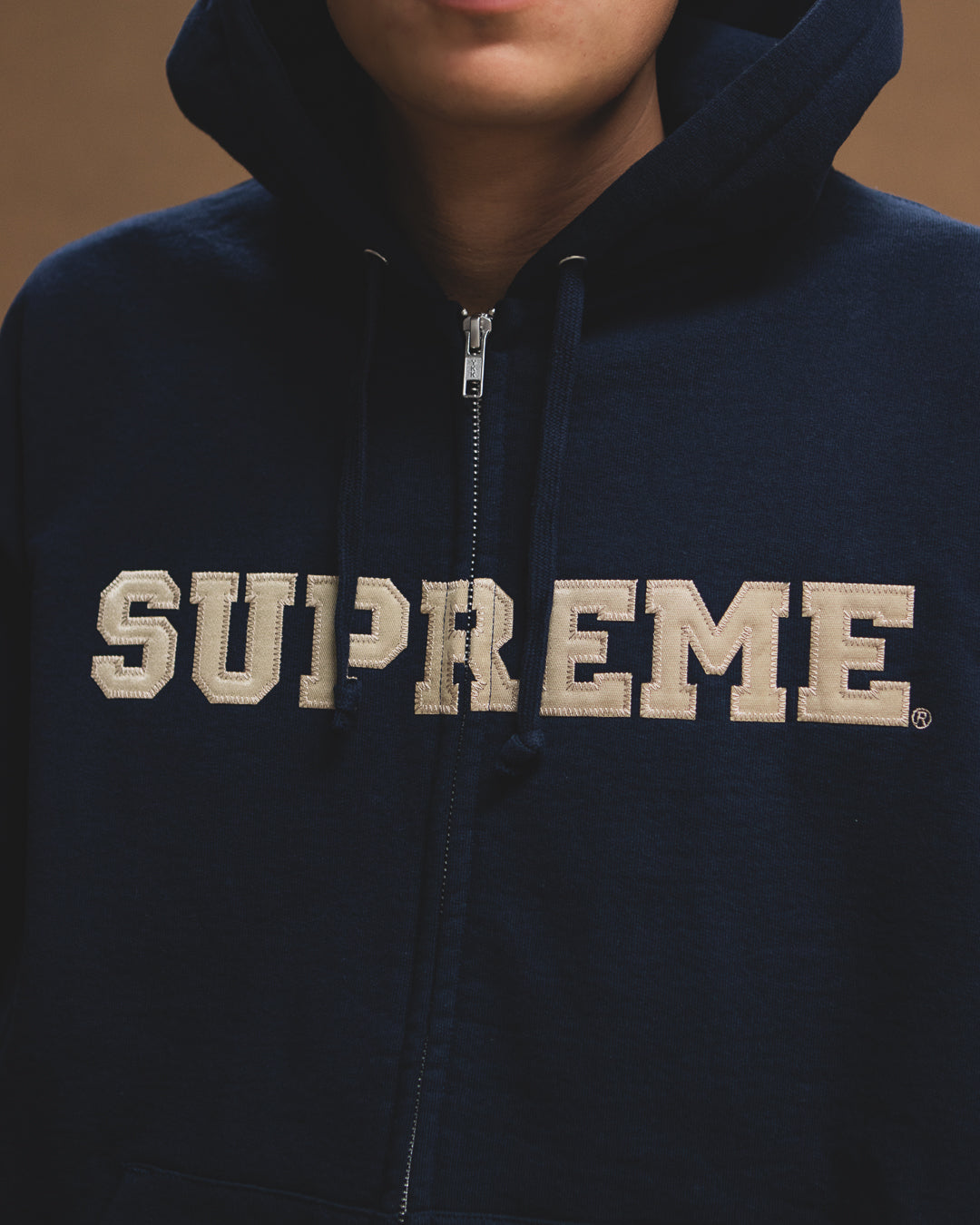 SUPREME COLLEGIATE APPLIQUE AZUL