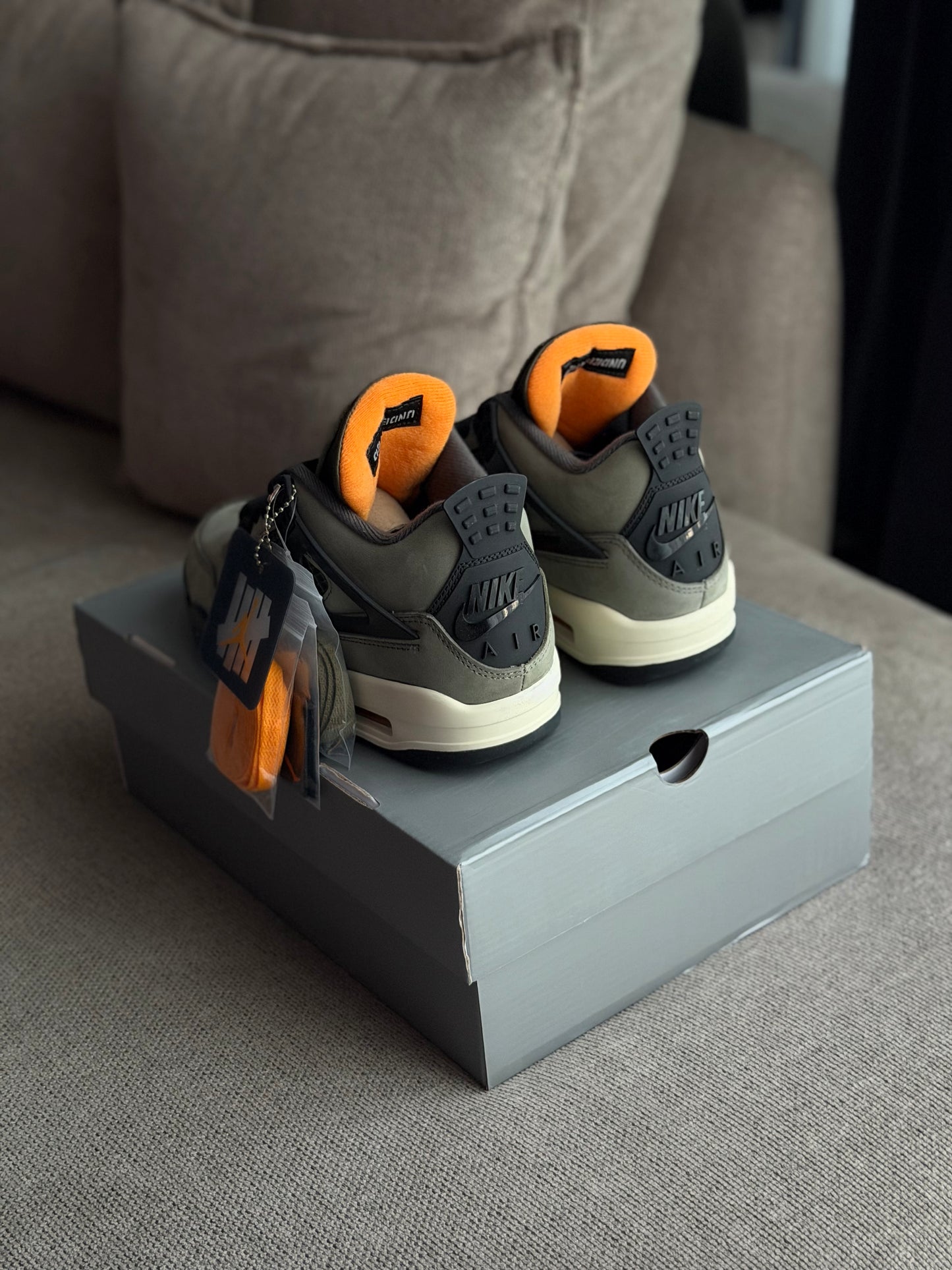 Air Jordan retro 4 x UNDEFEATED