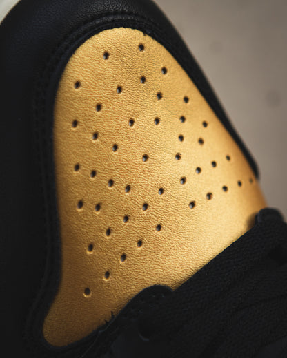 Air Jordan 1 Retro High OG "Black Metallic Gold"