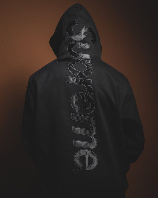 Buzo Supreme Satin Appliqué