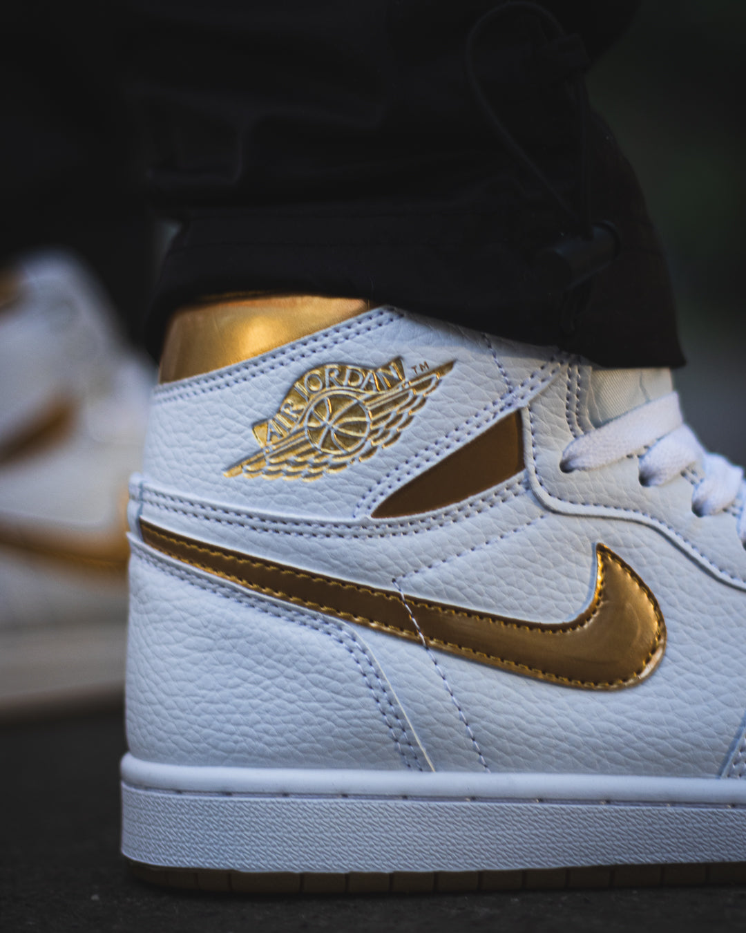 Air Jordan retro 1 gold