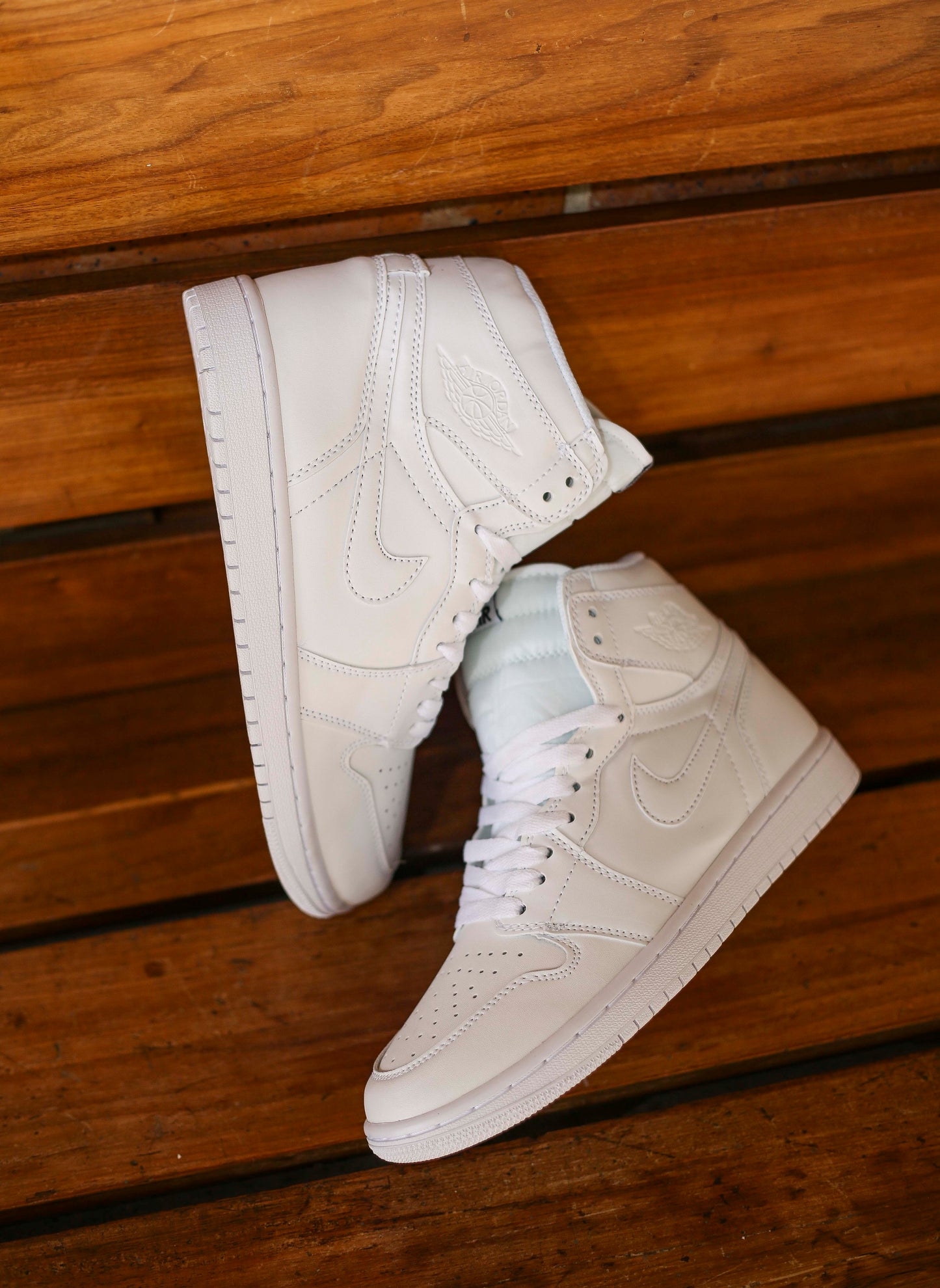 Air jordan retro 1 triple white