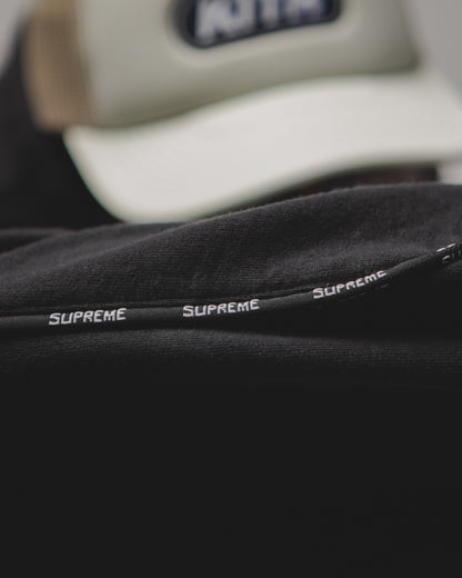 SUPREME TEXT STRIPE PIPING NEGRO