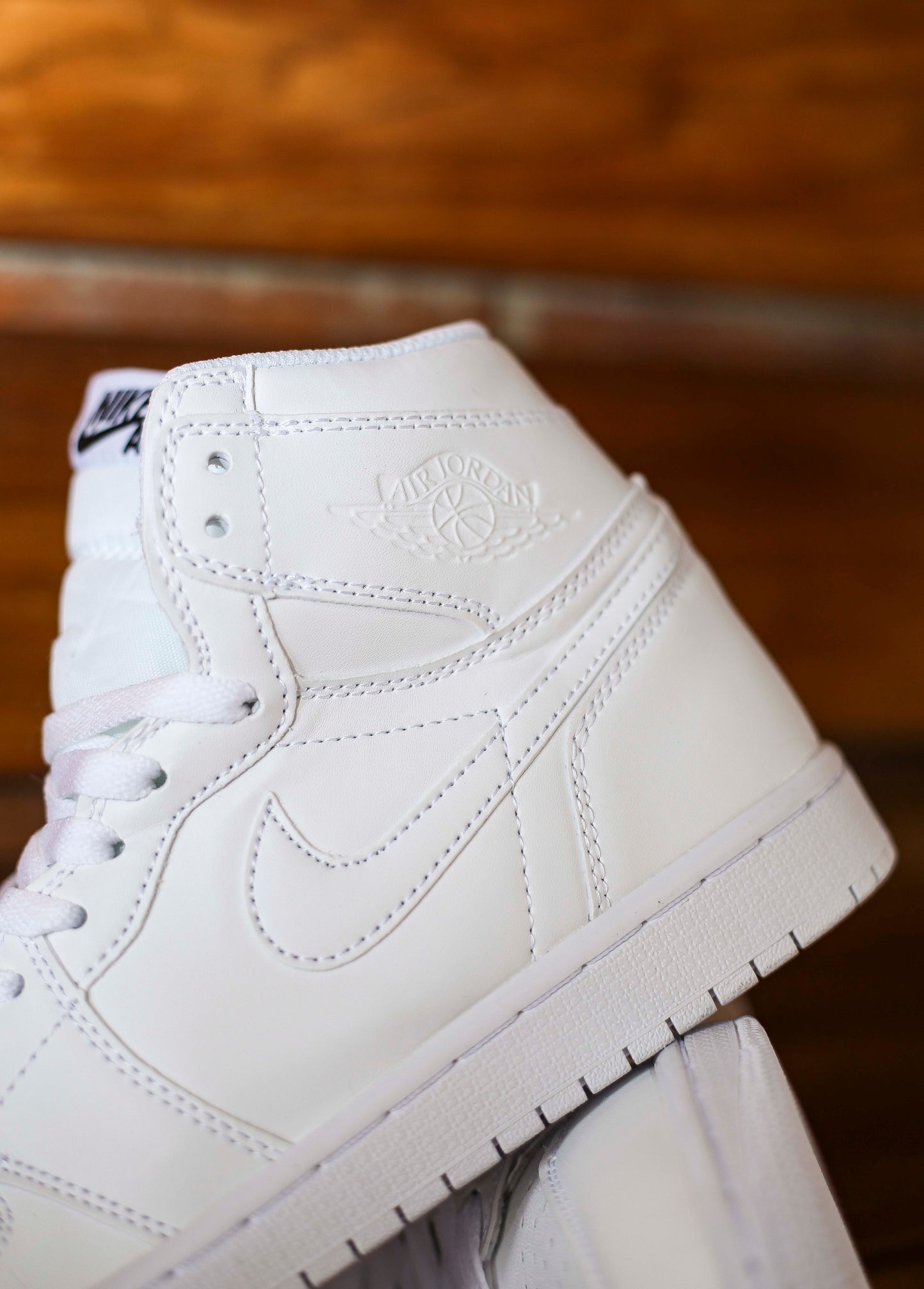 Air jordan retro 1 triple white