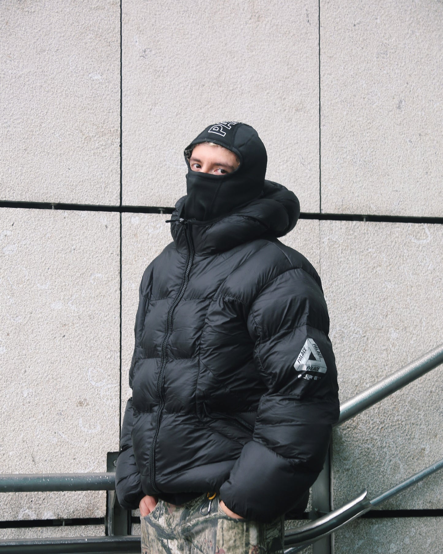 Chaqueta puffer + balaclava
