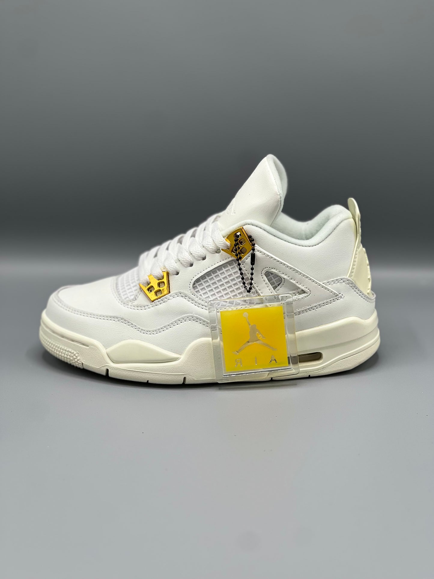 Air jordan retro 4 “metálic gold”