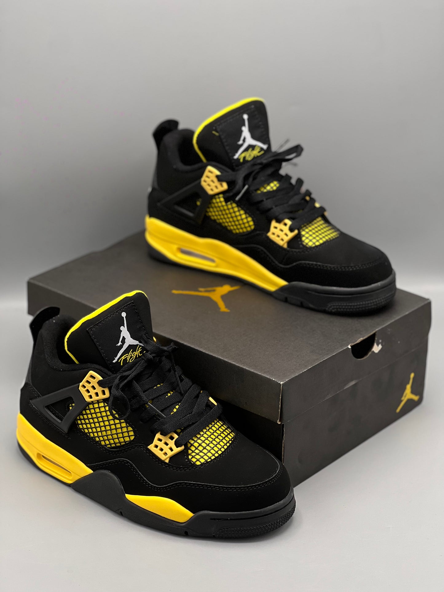 Air jordan retro 4 thunder