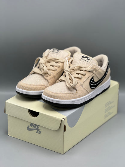 NIKE DUNK LOW SB [ALBINO & PRETO]