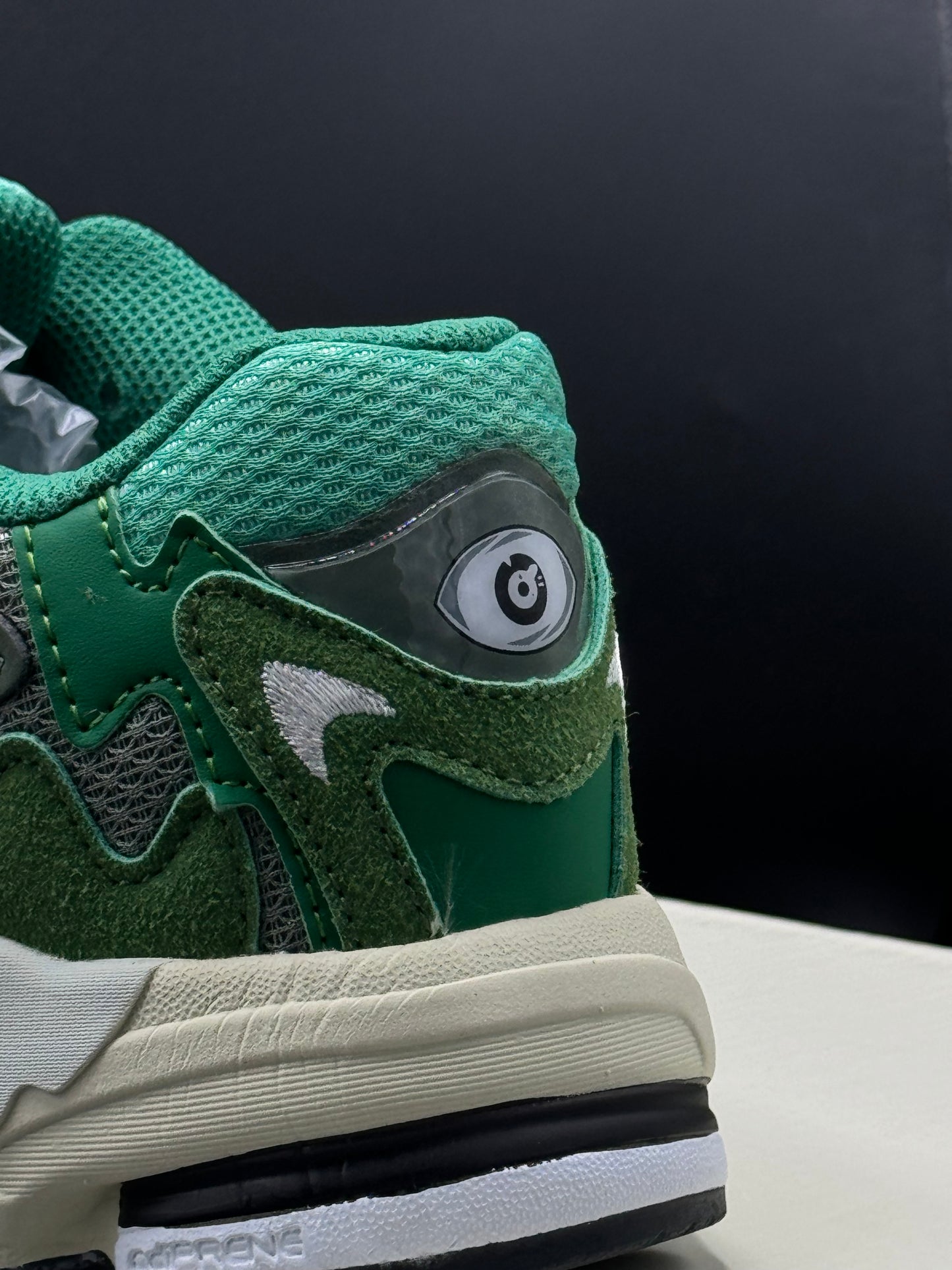 Adidas Response CL green de adidas x Bad Bunny