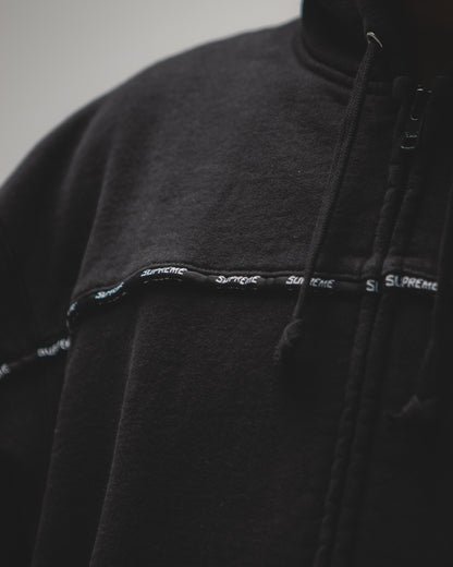 SUPREME TEXT STRIPE PIPING NEGRO