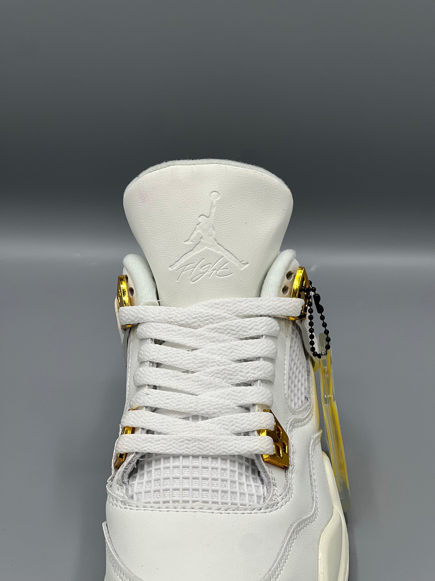 Air jordan retro 4 “metálic gold”