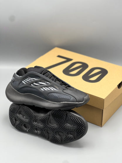 Adidas yeezy 700 v3