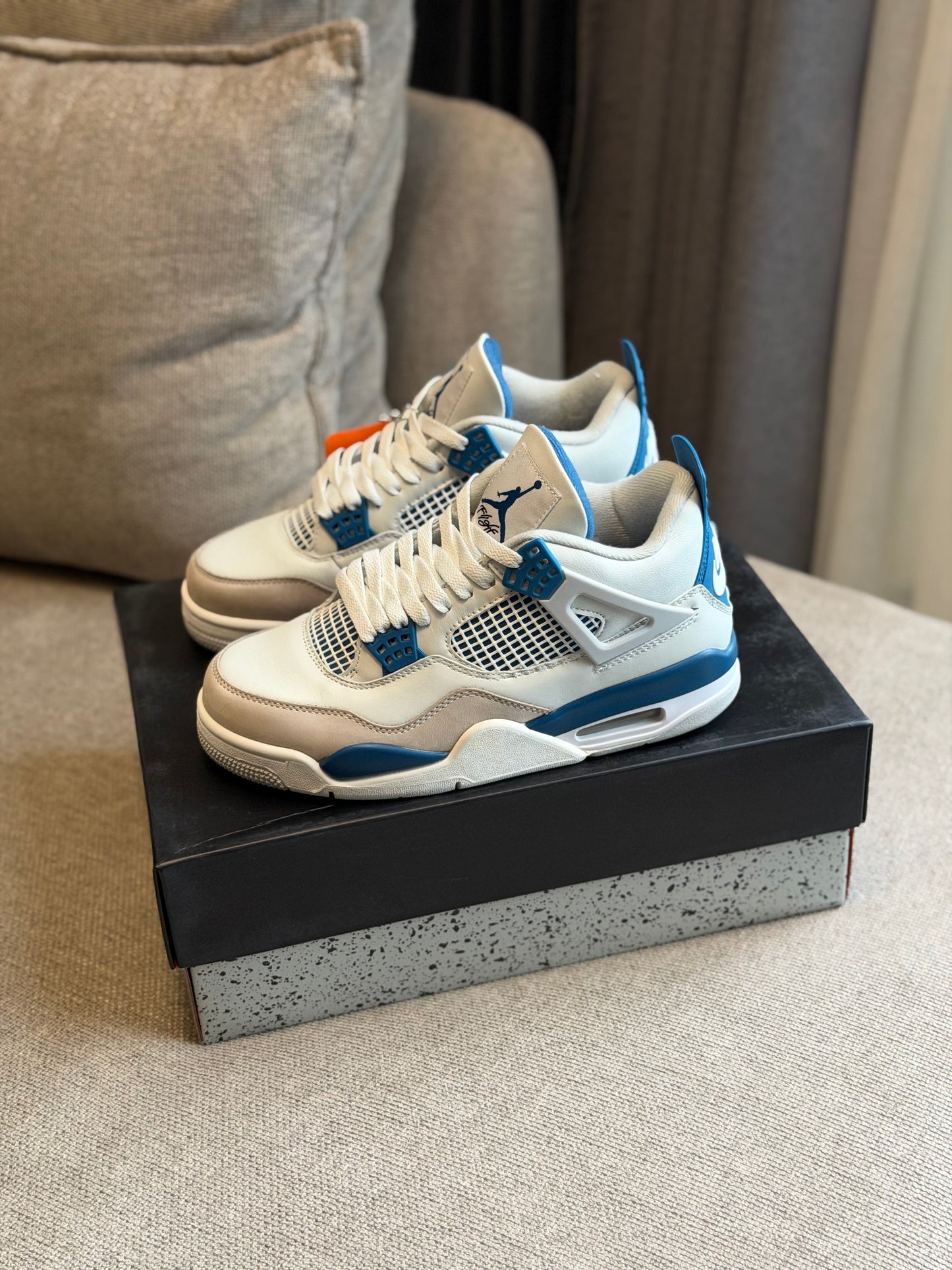 Air Jordan retro 4 military blue