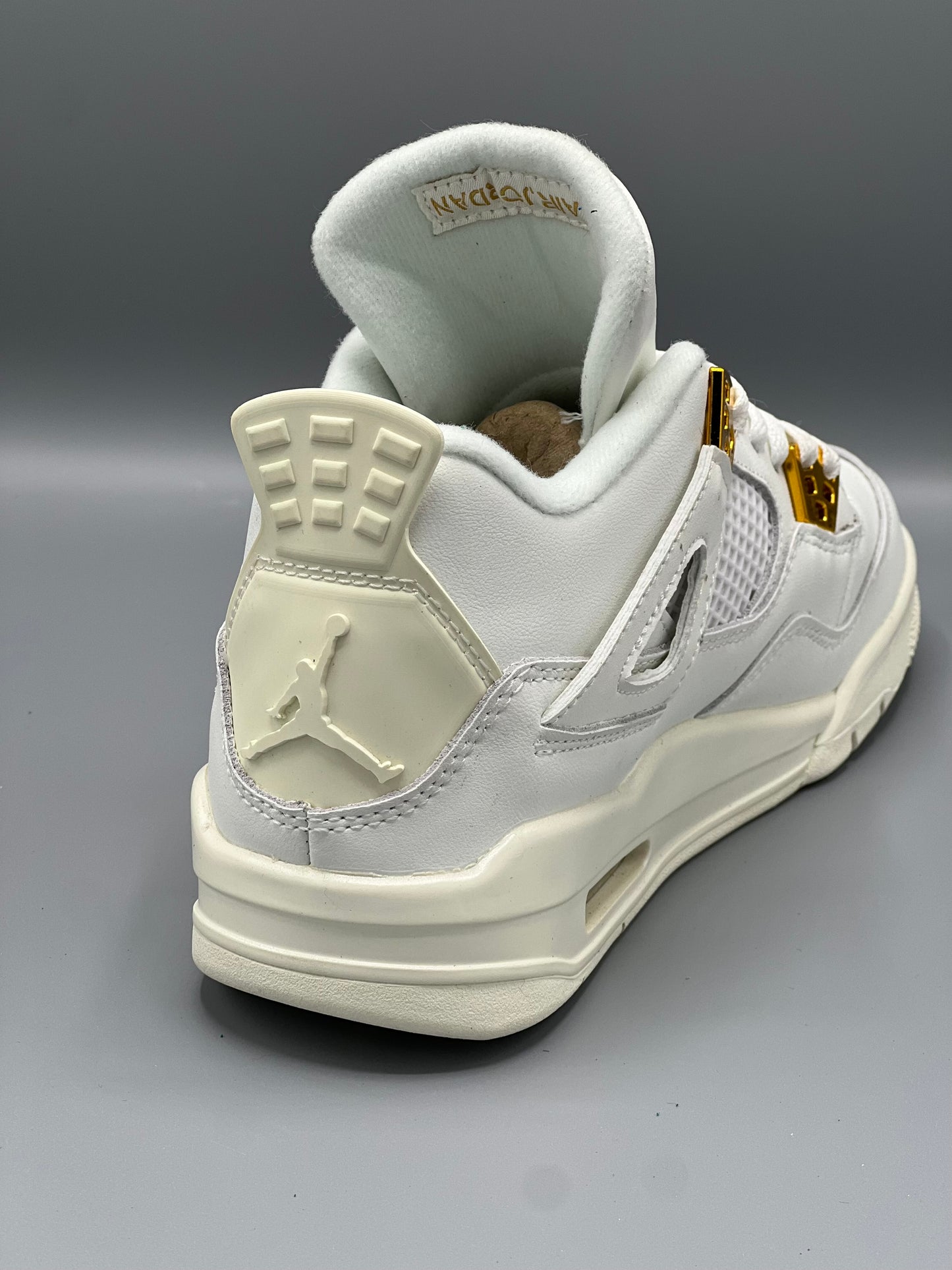 Air jordan retro 4 “metálic gold”