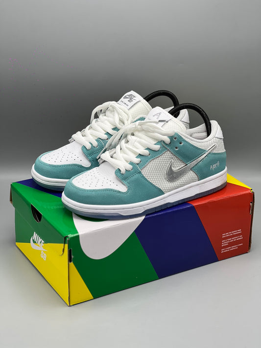 Nike dunk low april