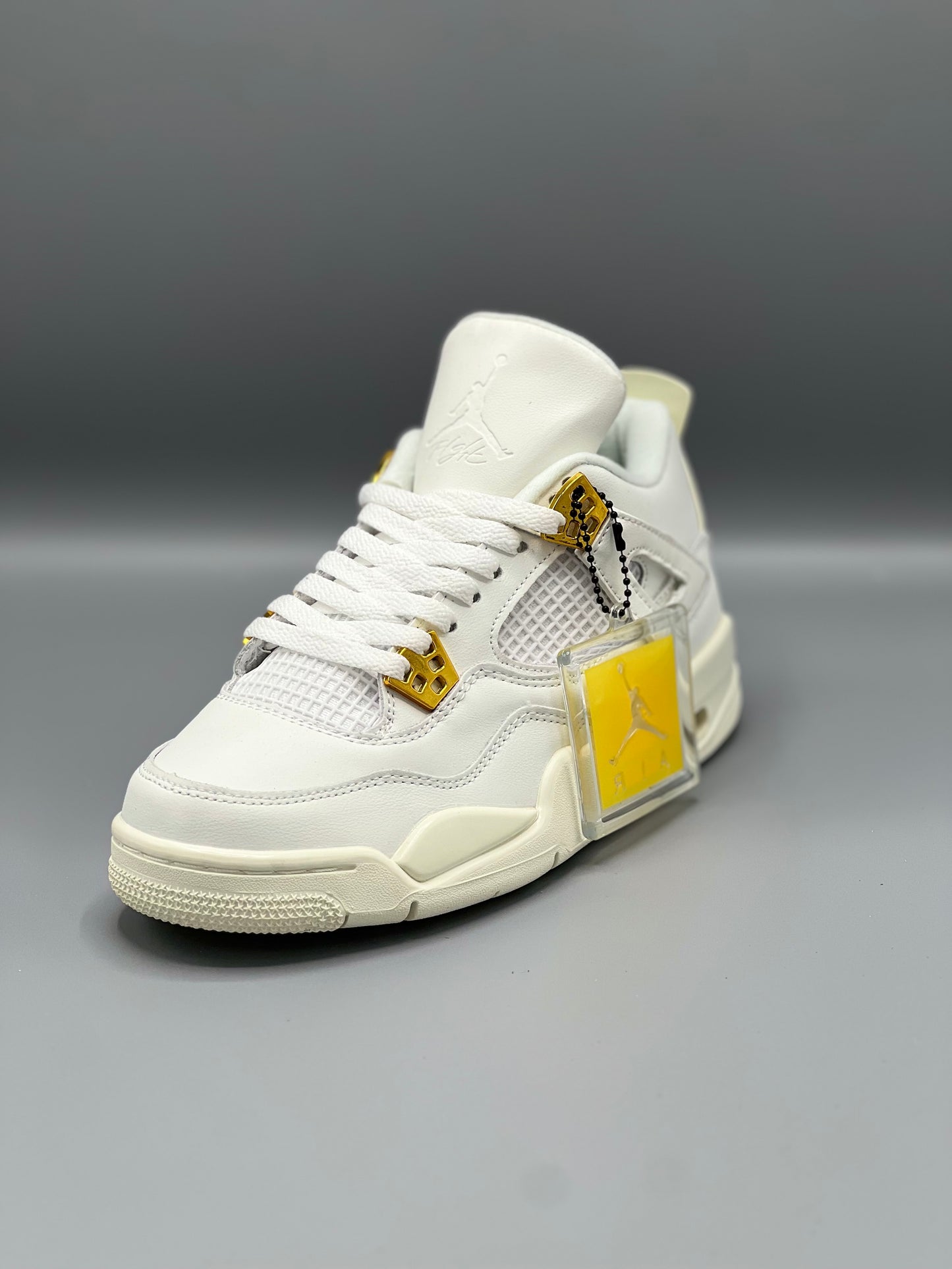 Air jordan retro 4 “metálic gold”