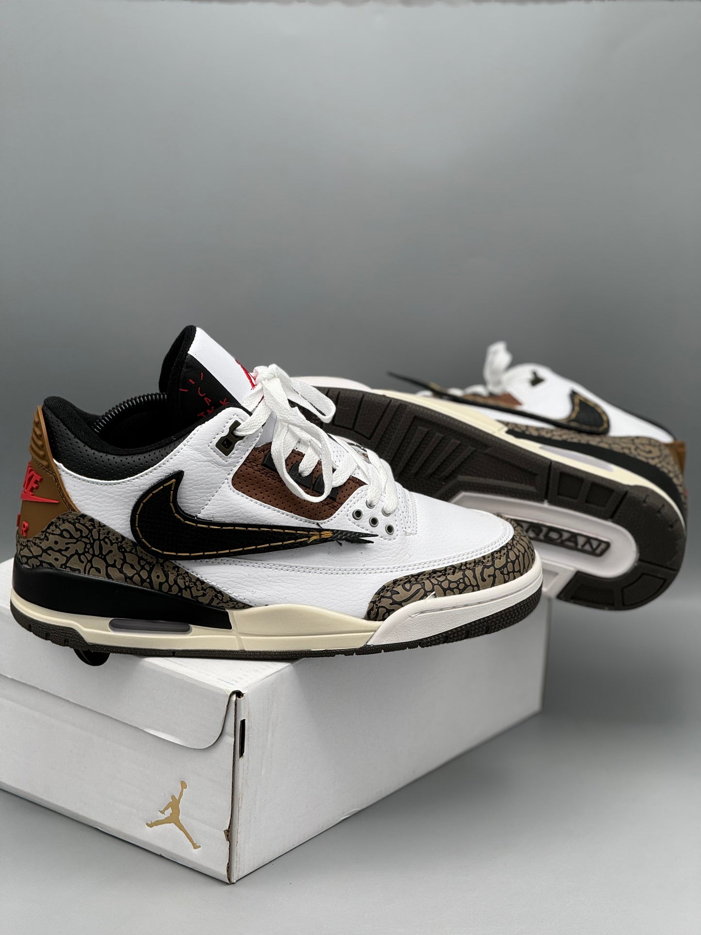 Travis scott retro 3 hot sale