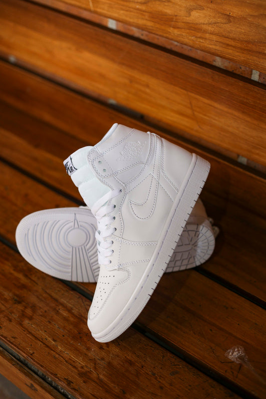 Air jordan retro 1 triple white