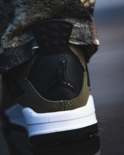 Air Jordan retro 4 x undefeated