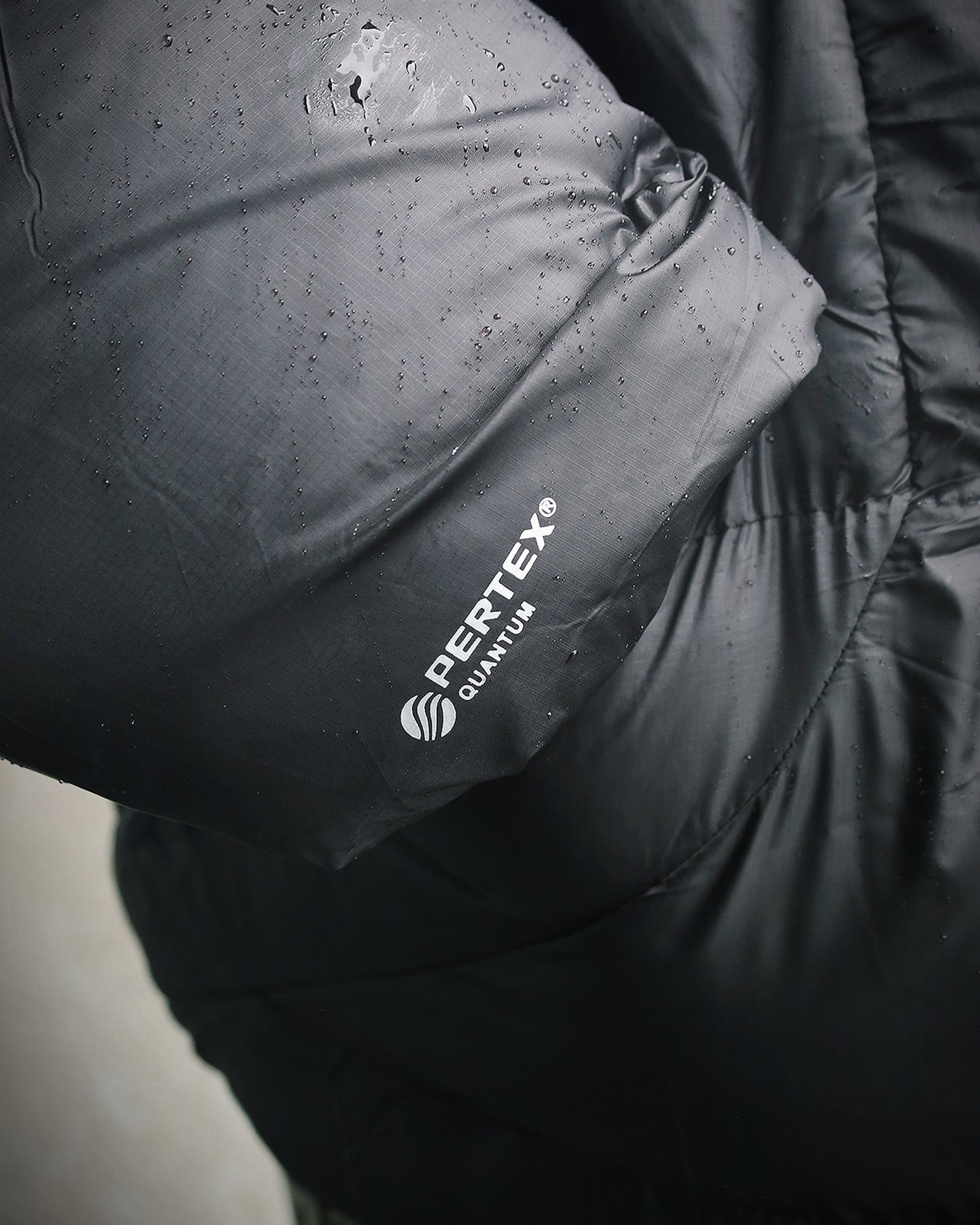 Chaqueta puffer + balaclava
