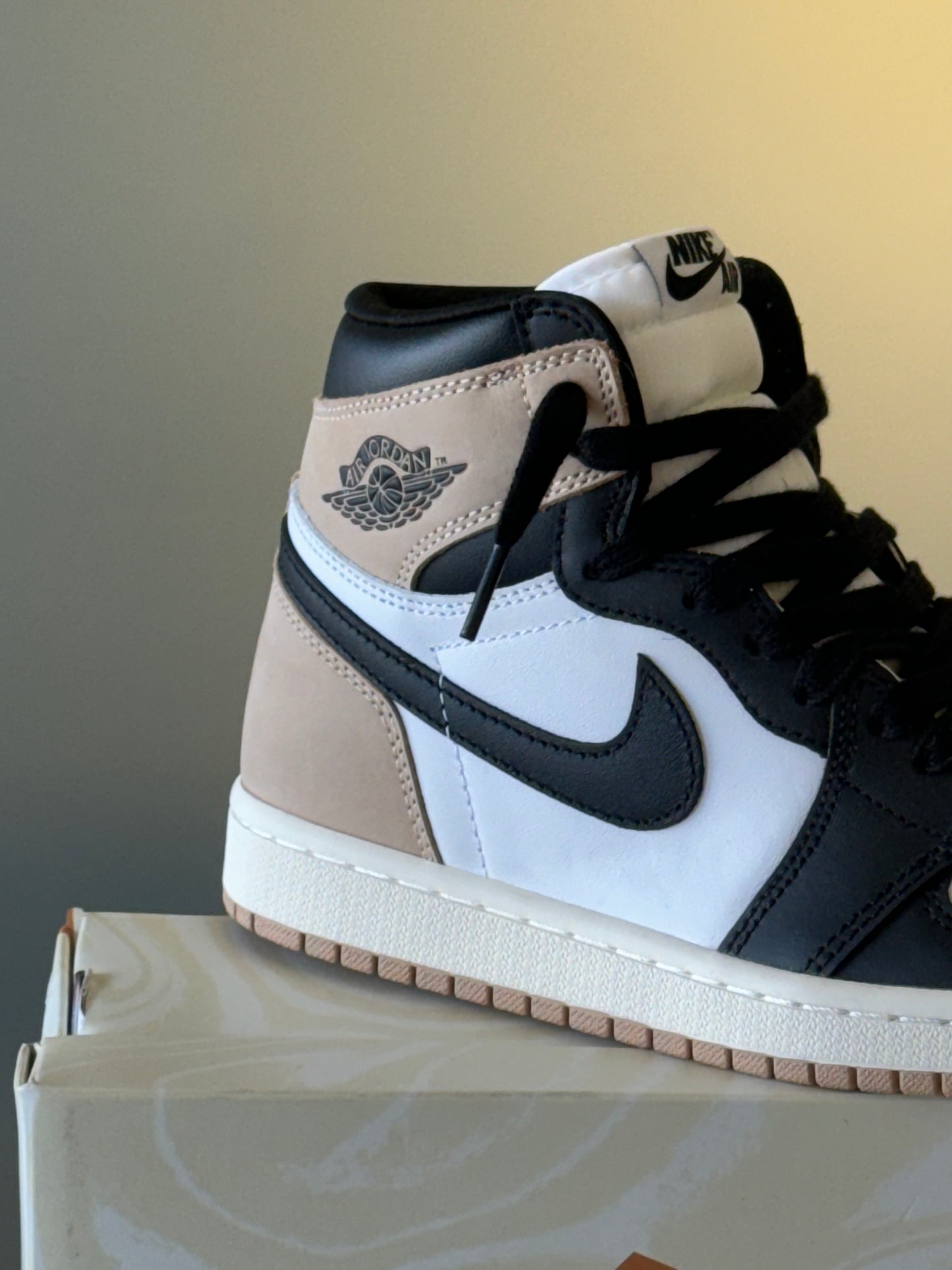 Air Jordan retro 1 latte