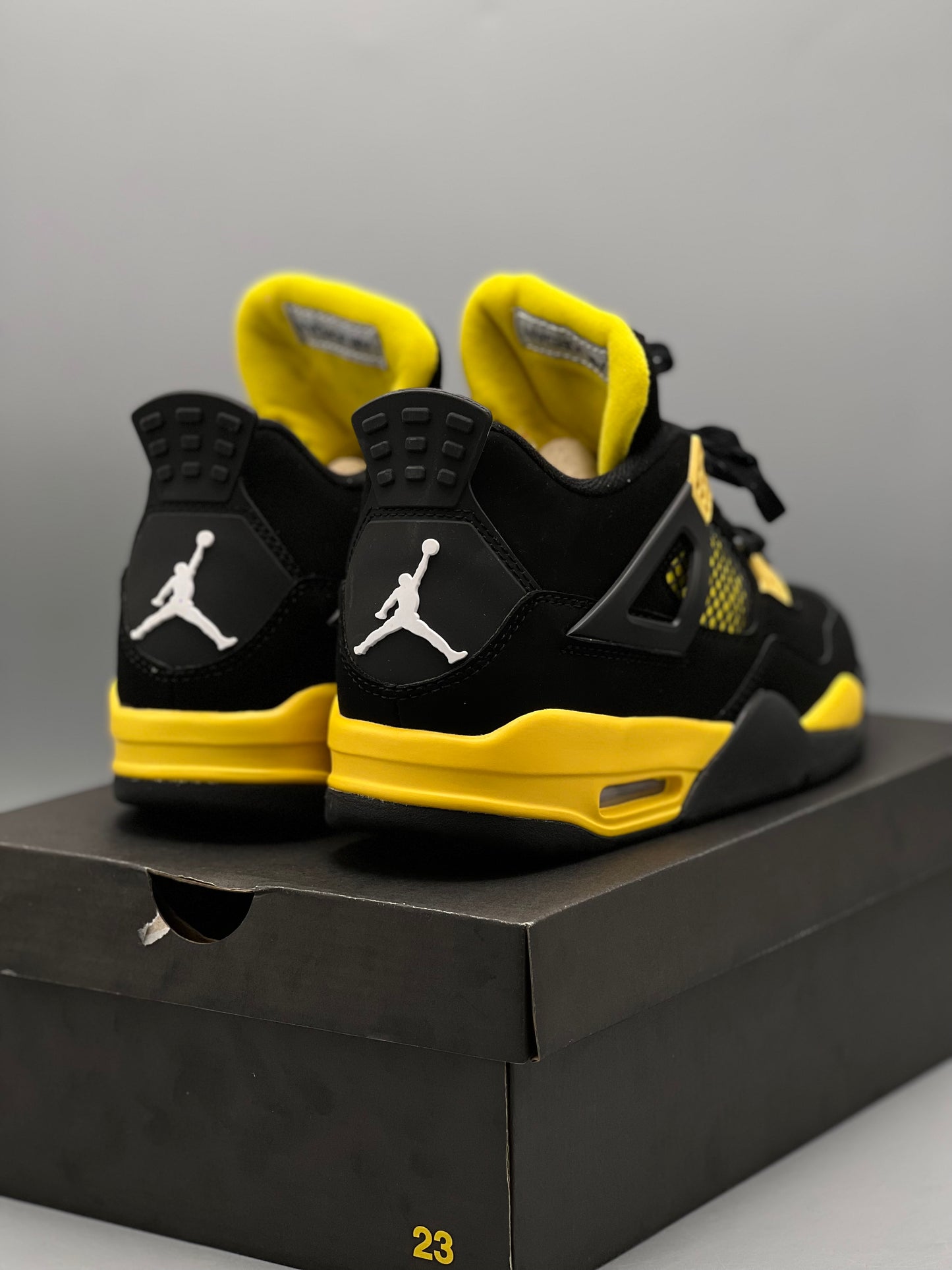 Air jordan retro 4 thunder