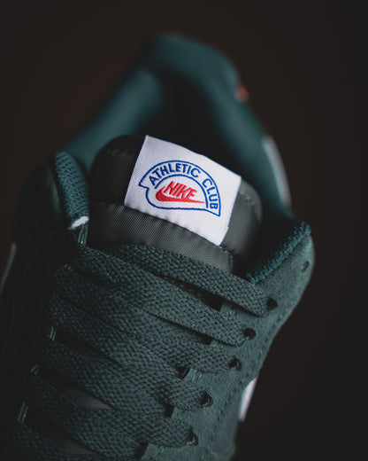 Nike Air Force One LX