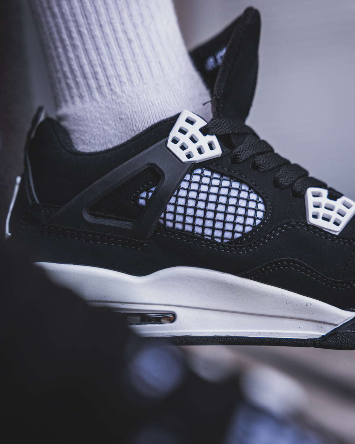 Jordan Retro 4 White Thunder