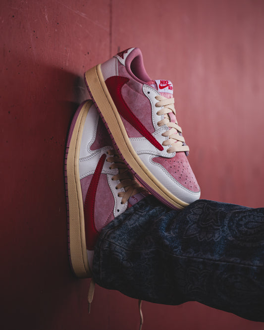 Jordan 1 Retro Low OG SP x Travis Scott Tropical Pink