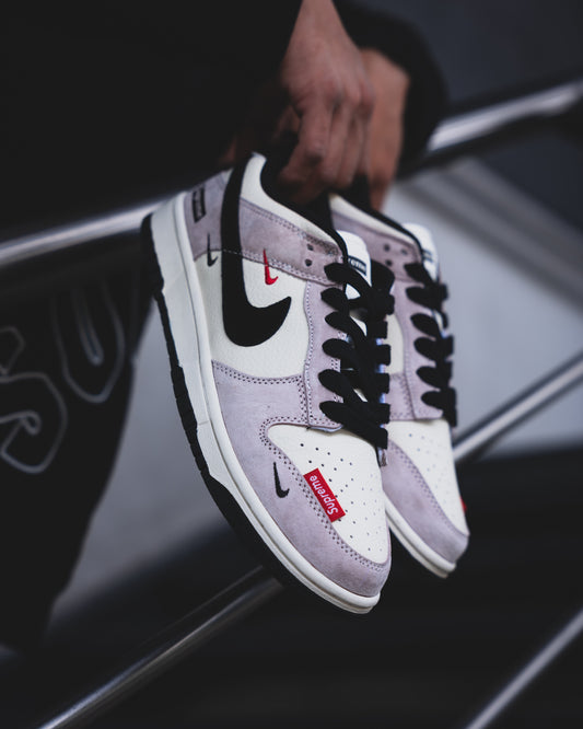 Nike SB Dunk Low x Supreme