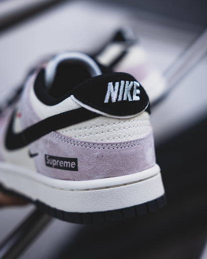 Nike SB Dunk Low x Supreme