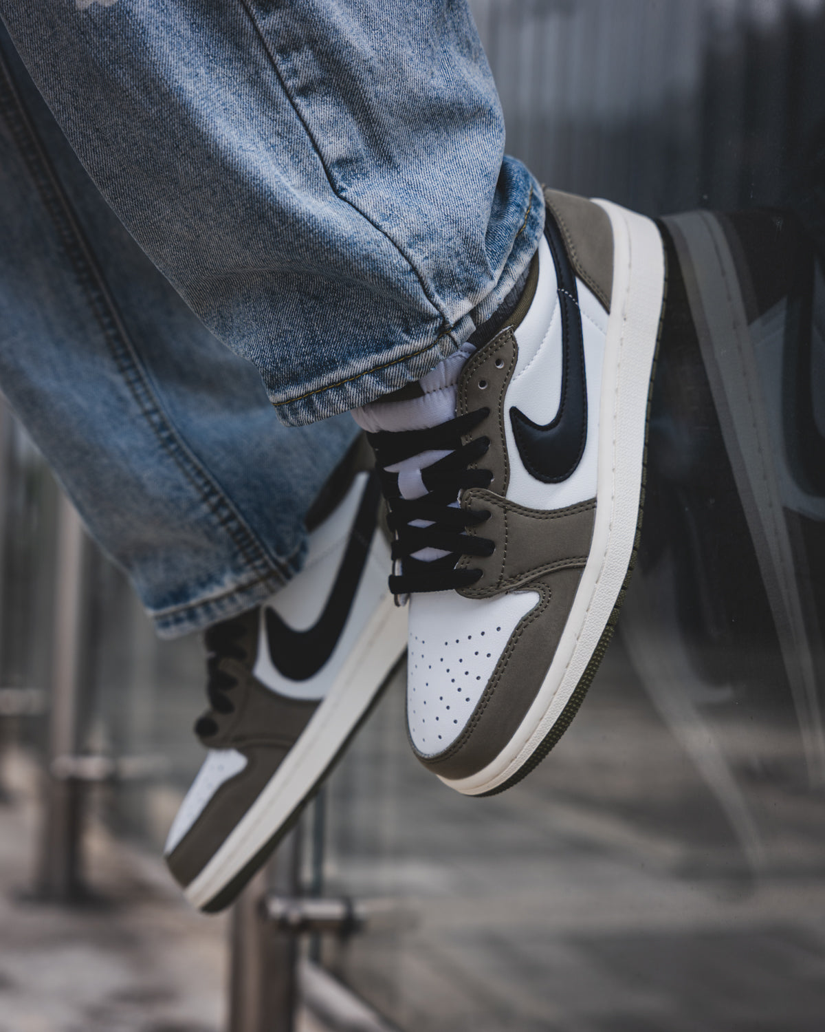 Jordan 1 Retro Low OG 'Medium Olive'