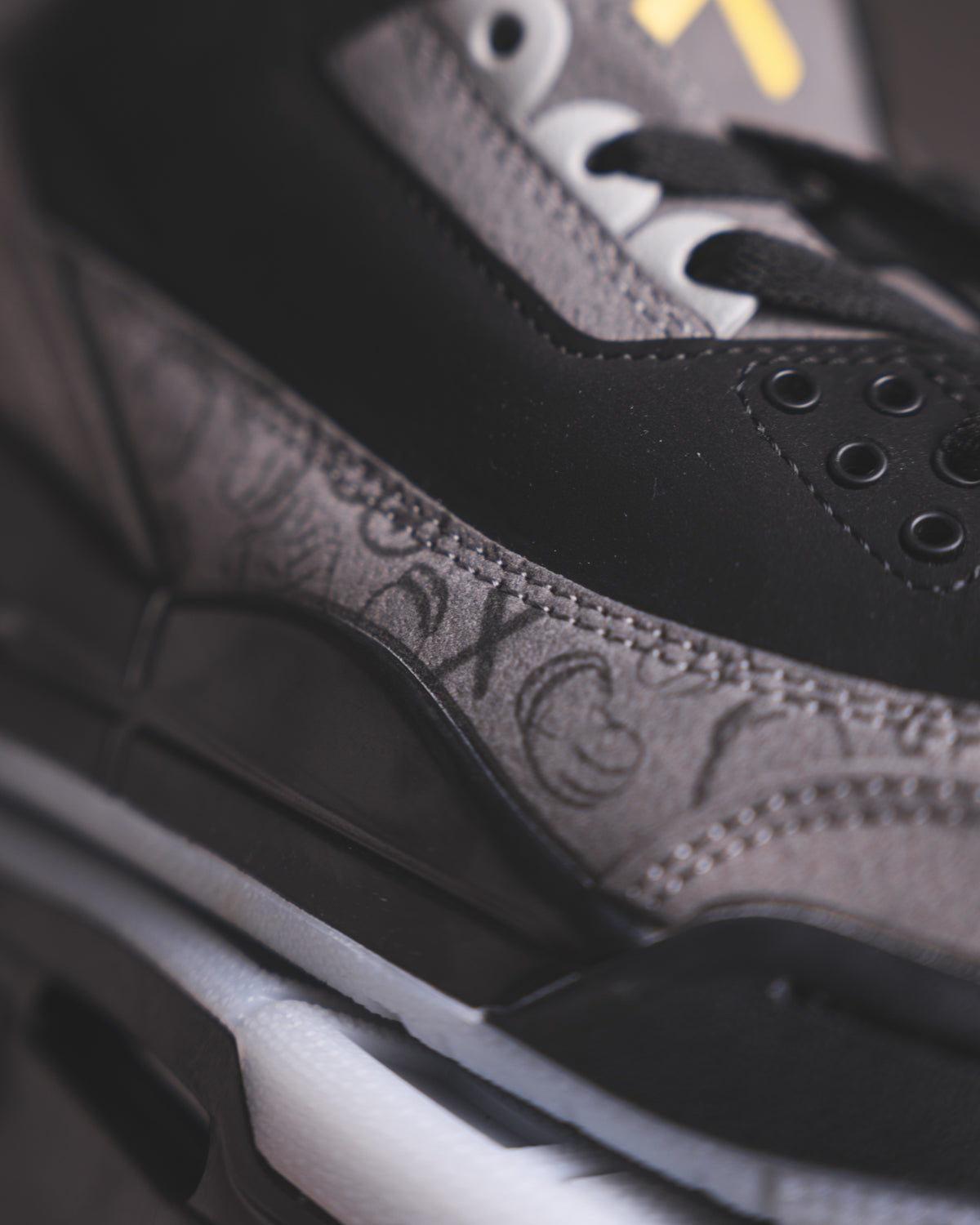 Air Jordan 3 KAWS