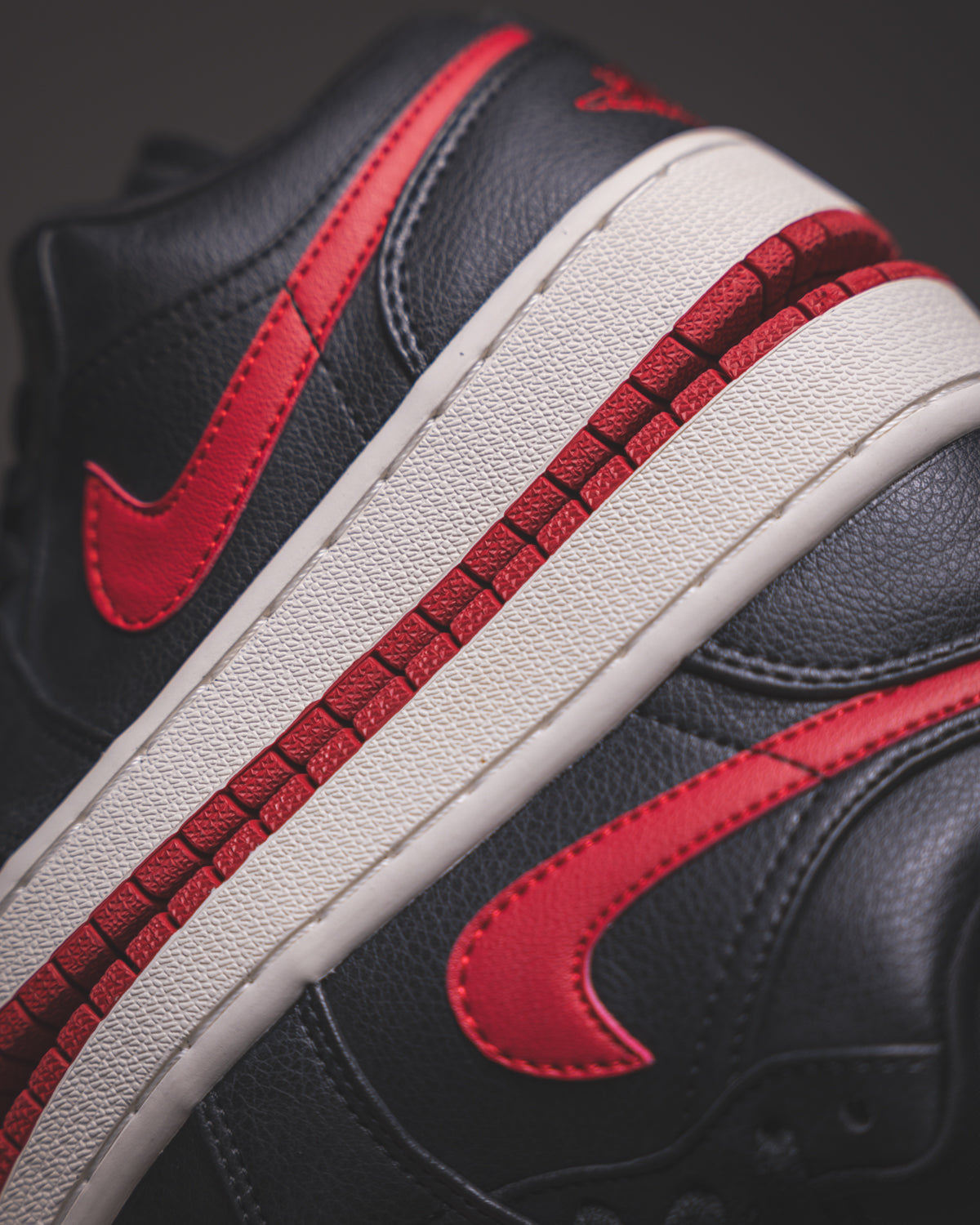 Nike Air Jordan 1 Low OG "Banned"