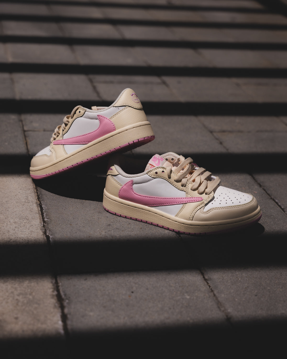 Air Jordan 1 Retro Low OG SP x Travis Scott "Shy Pink"