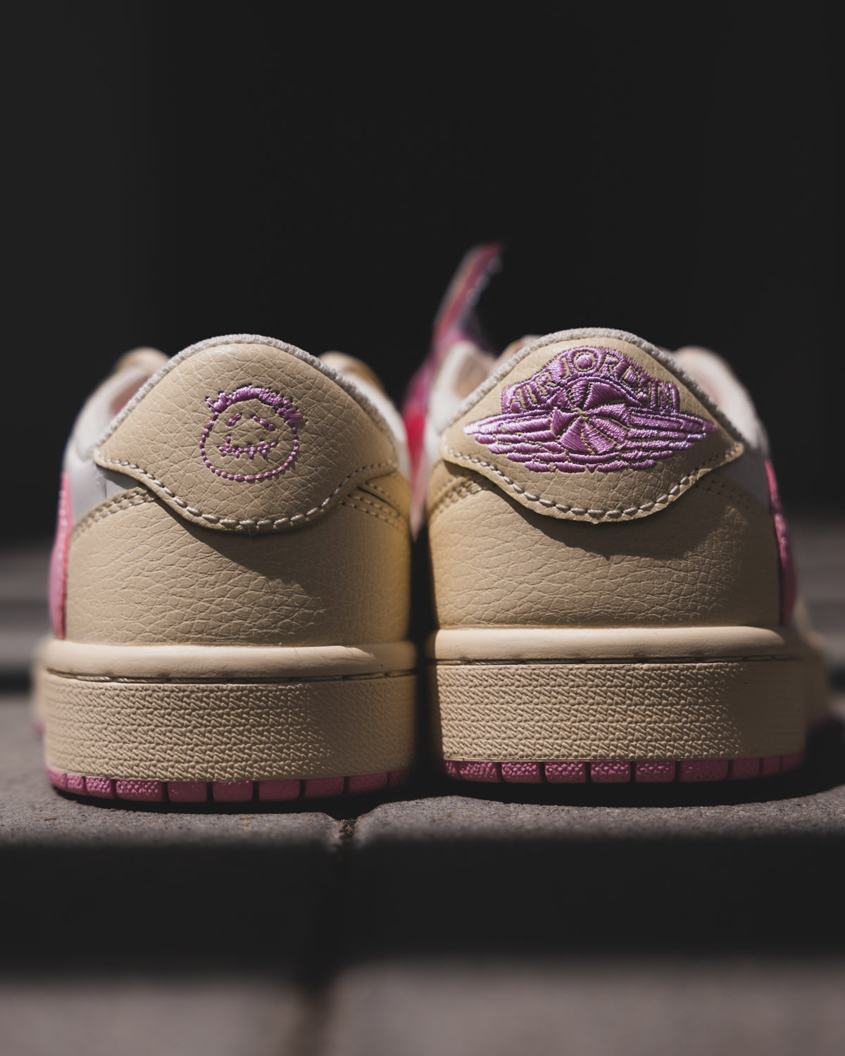 Air Jordan 1 Retro Low OG SP x Travis Scott "Shy Pink"