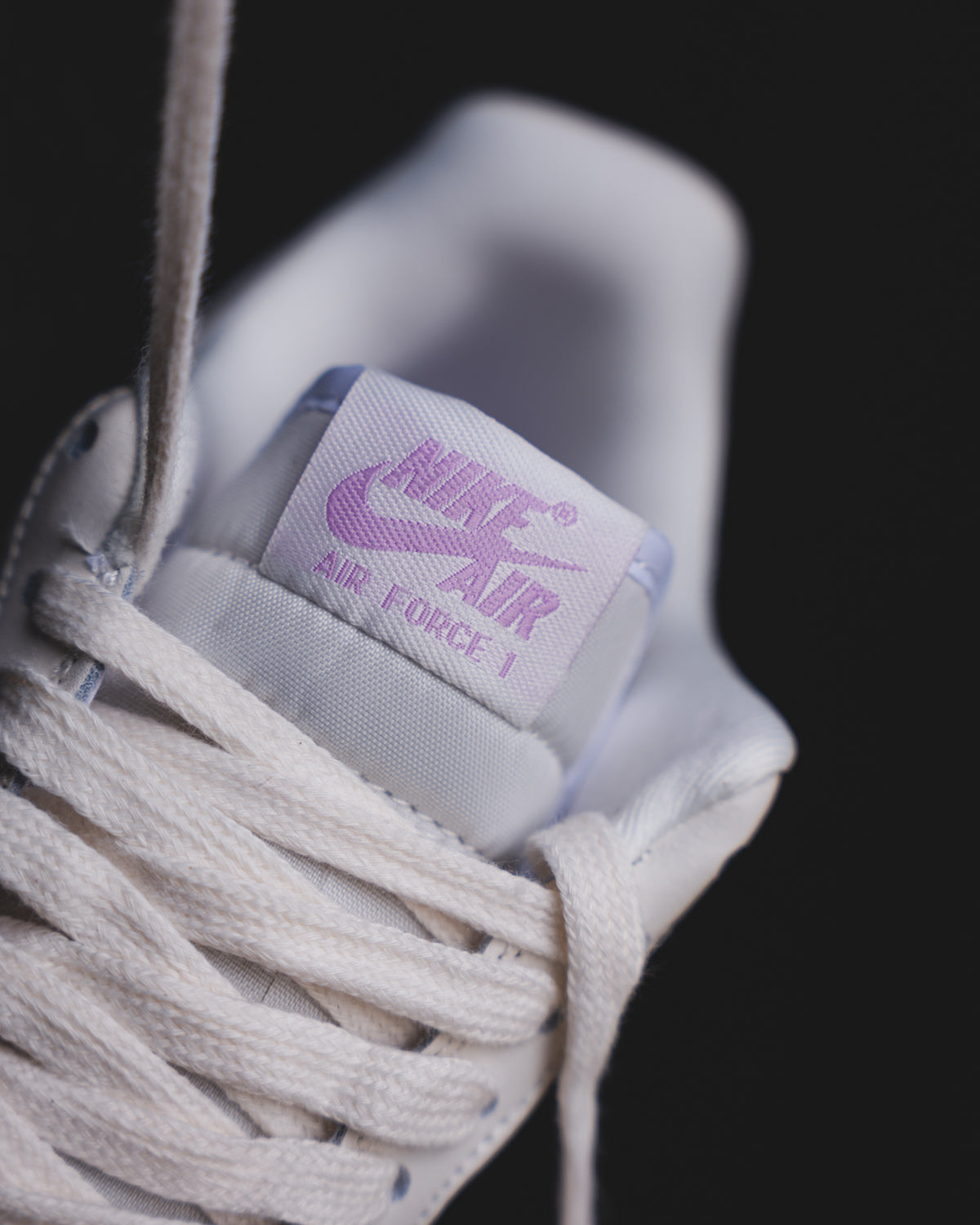 Nike Air Force 1 LV8 3 Lila