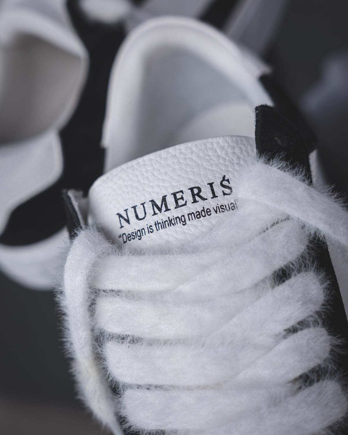 Numeris Eclipse Black/White