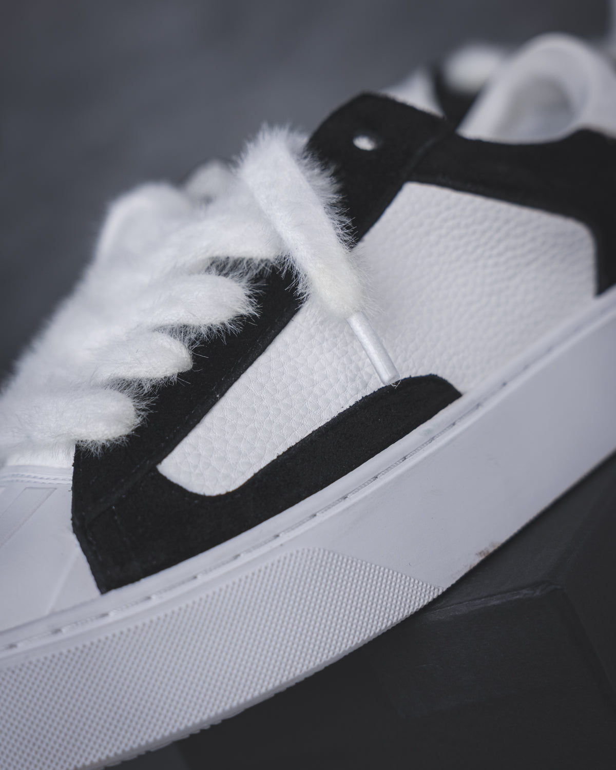 Numeris Eclipse Black/White