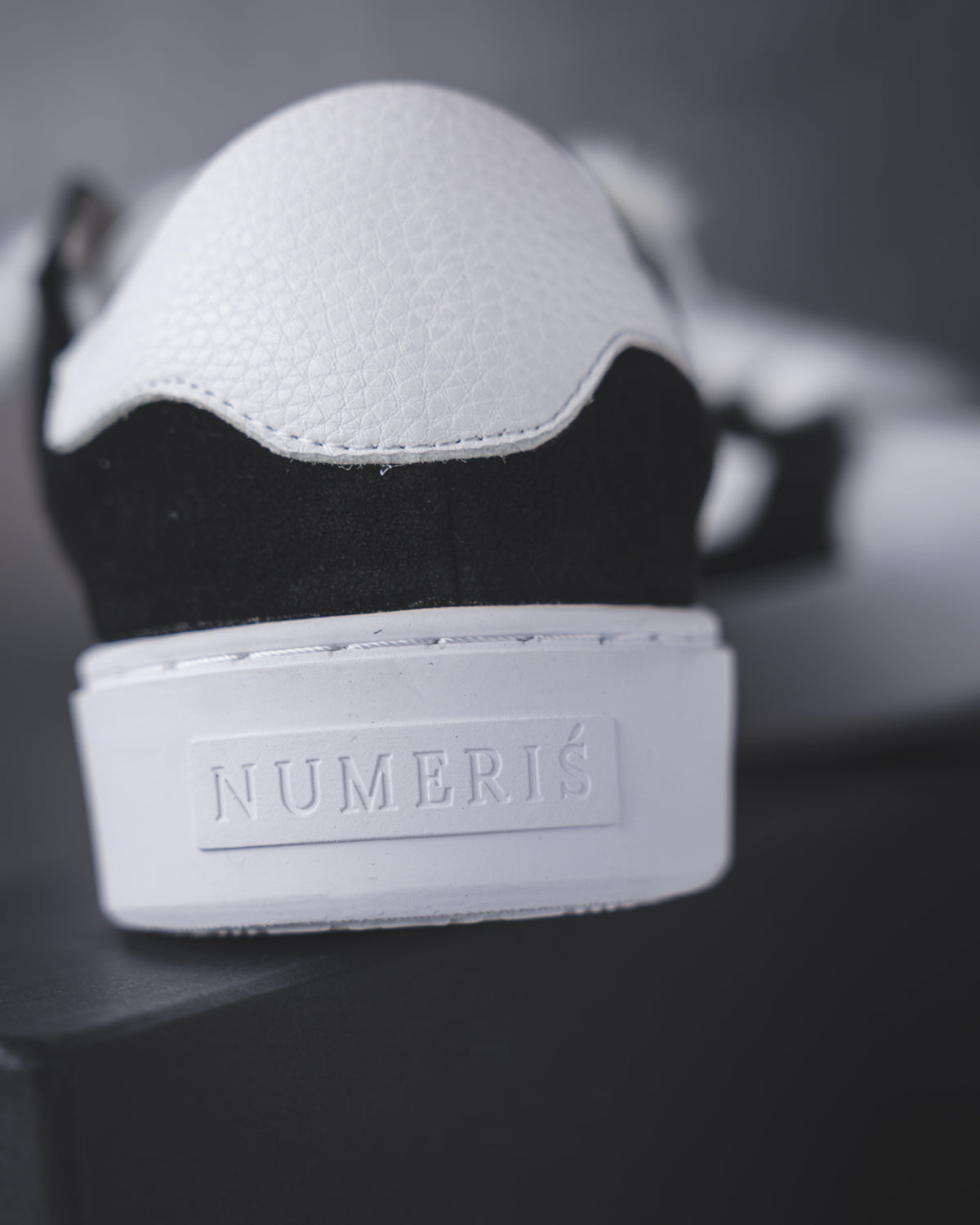 Numeris Eclipse Black/White