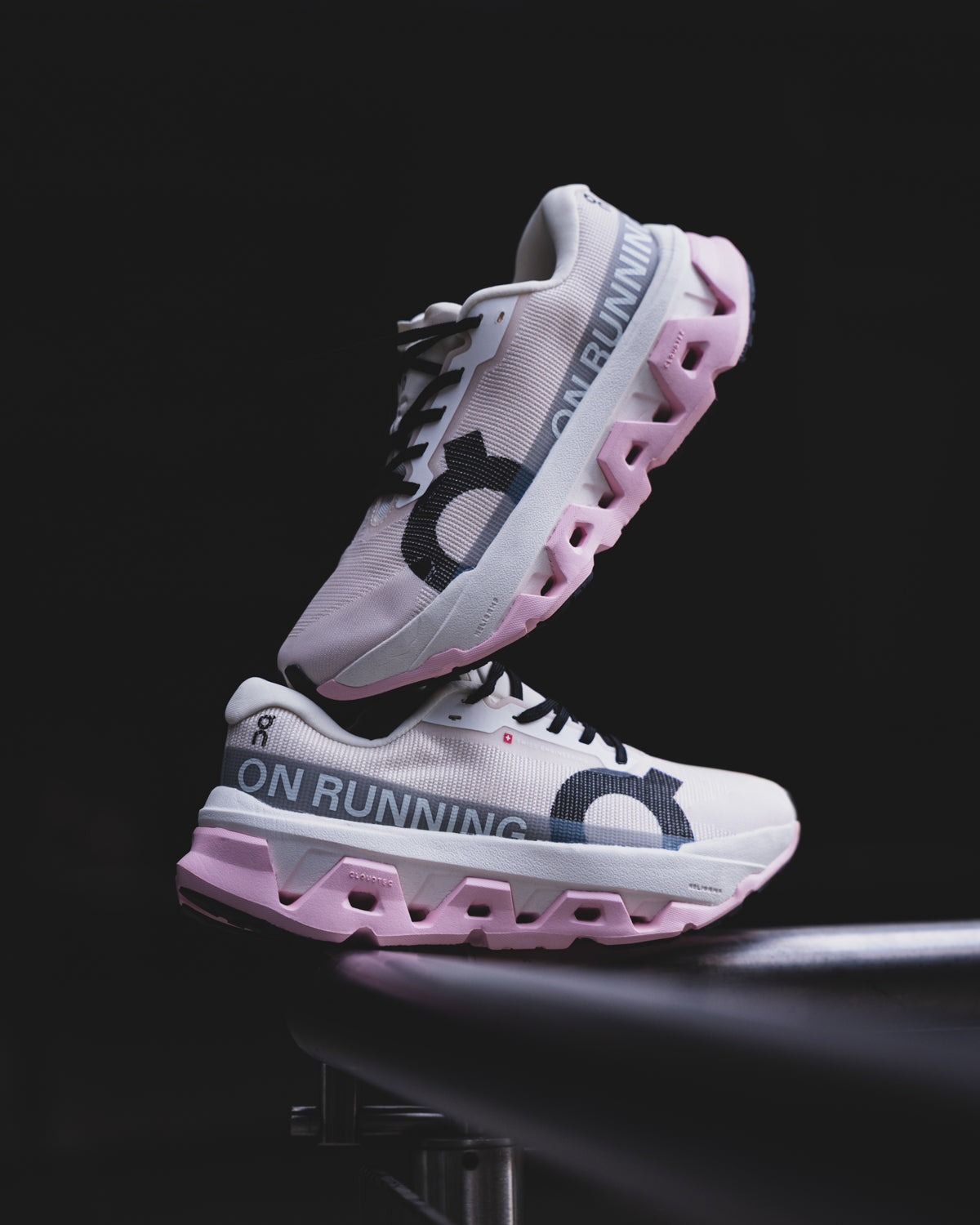 On Cloudmonster Hyper Marfil/Pink