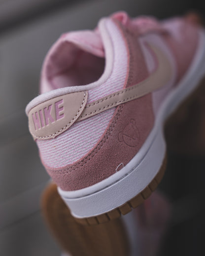 Nike Dunk Low SE "Teddy Bear" Pink