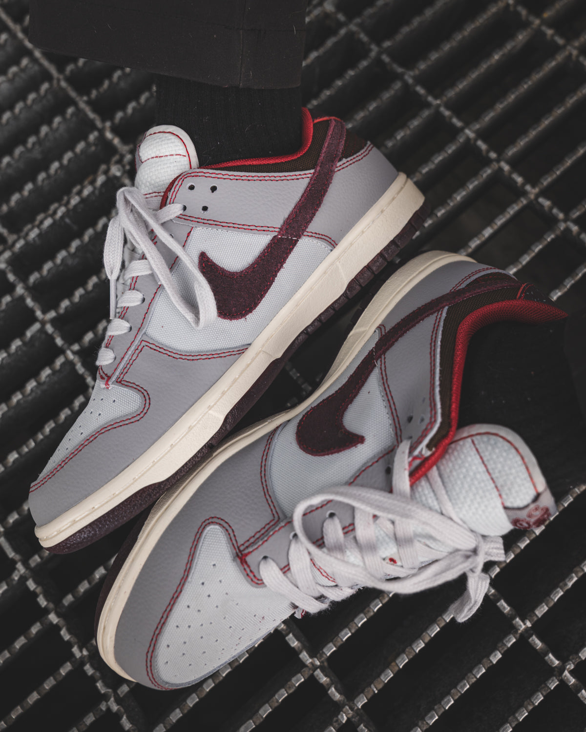 Nike Dunk Low Retro SE "Pure Platinum / Team Red"