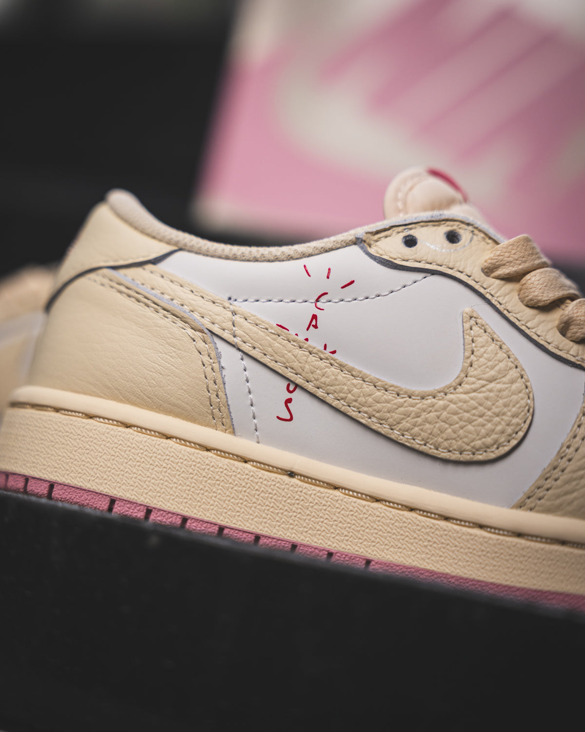Air Jordan 1 Retro Low OG SP x Travis Scott "Shy Pink"