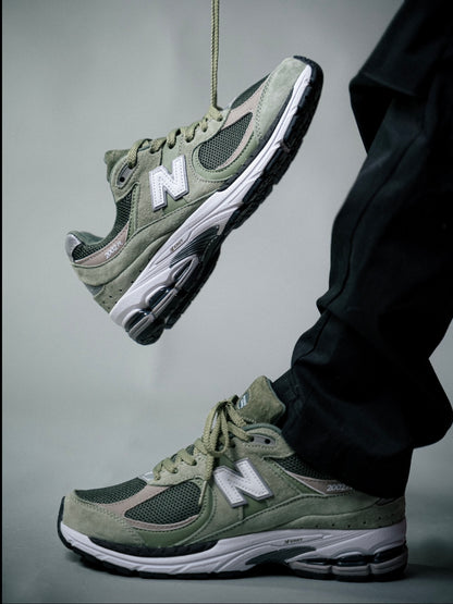 New balance 2002R