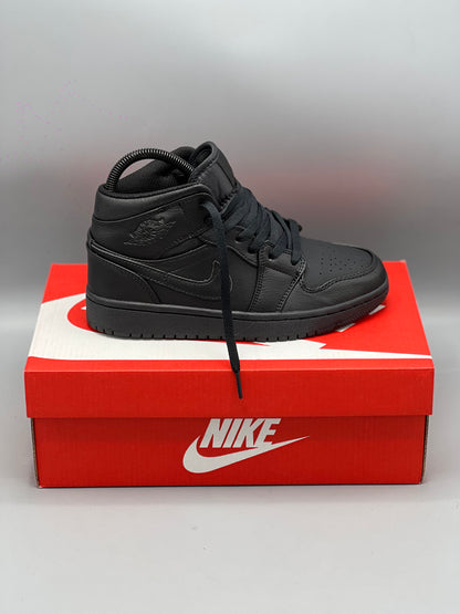 Jordan retro 1 triple black