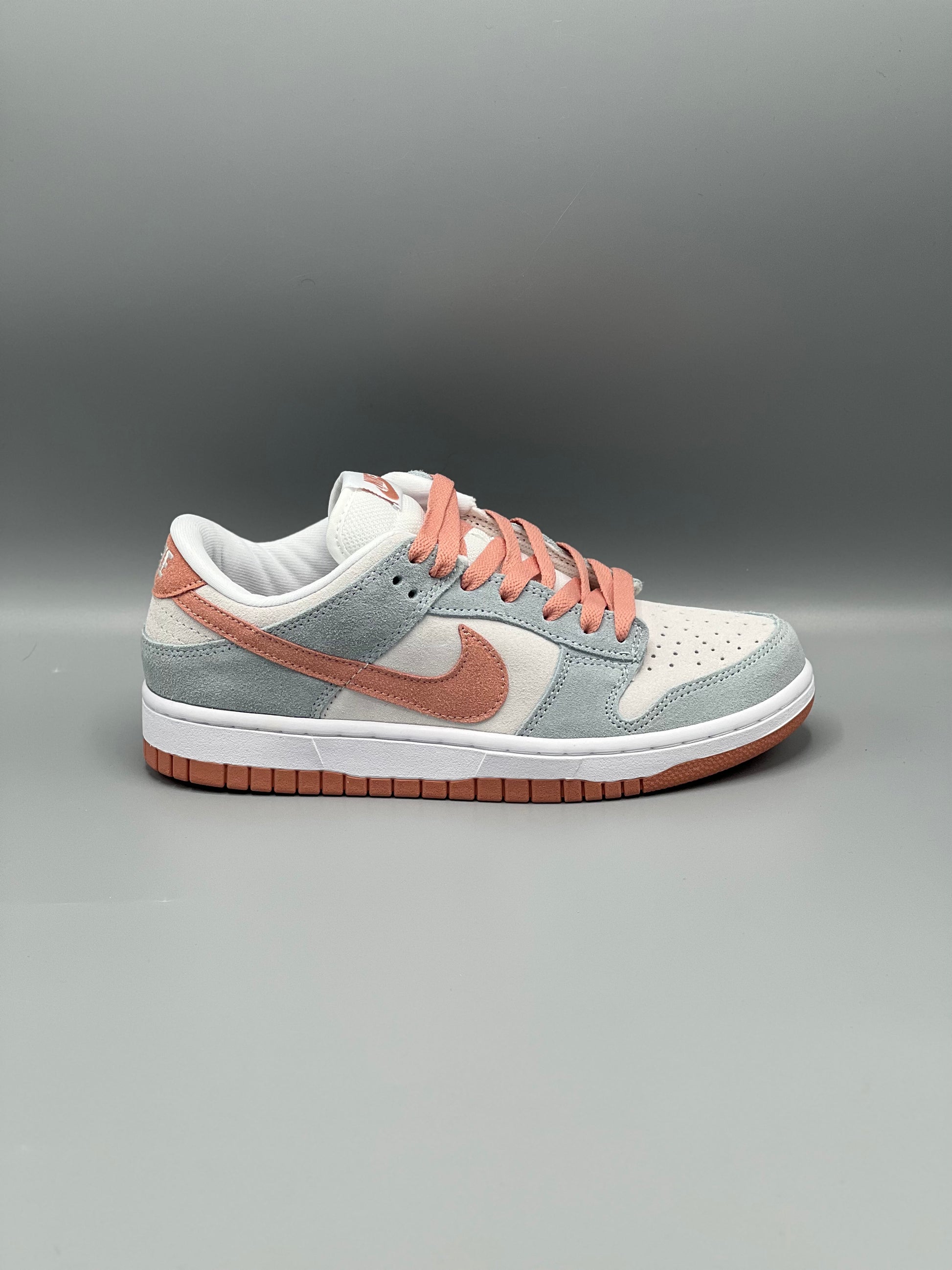 Nike sb dunk low fossil rose - Main Image