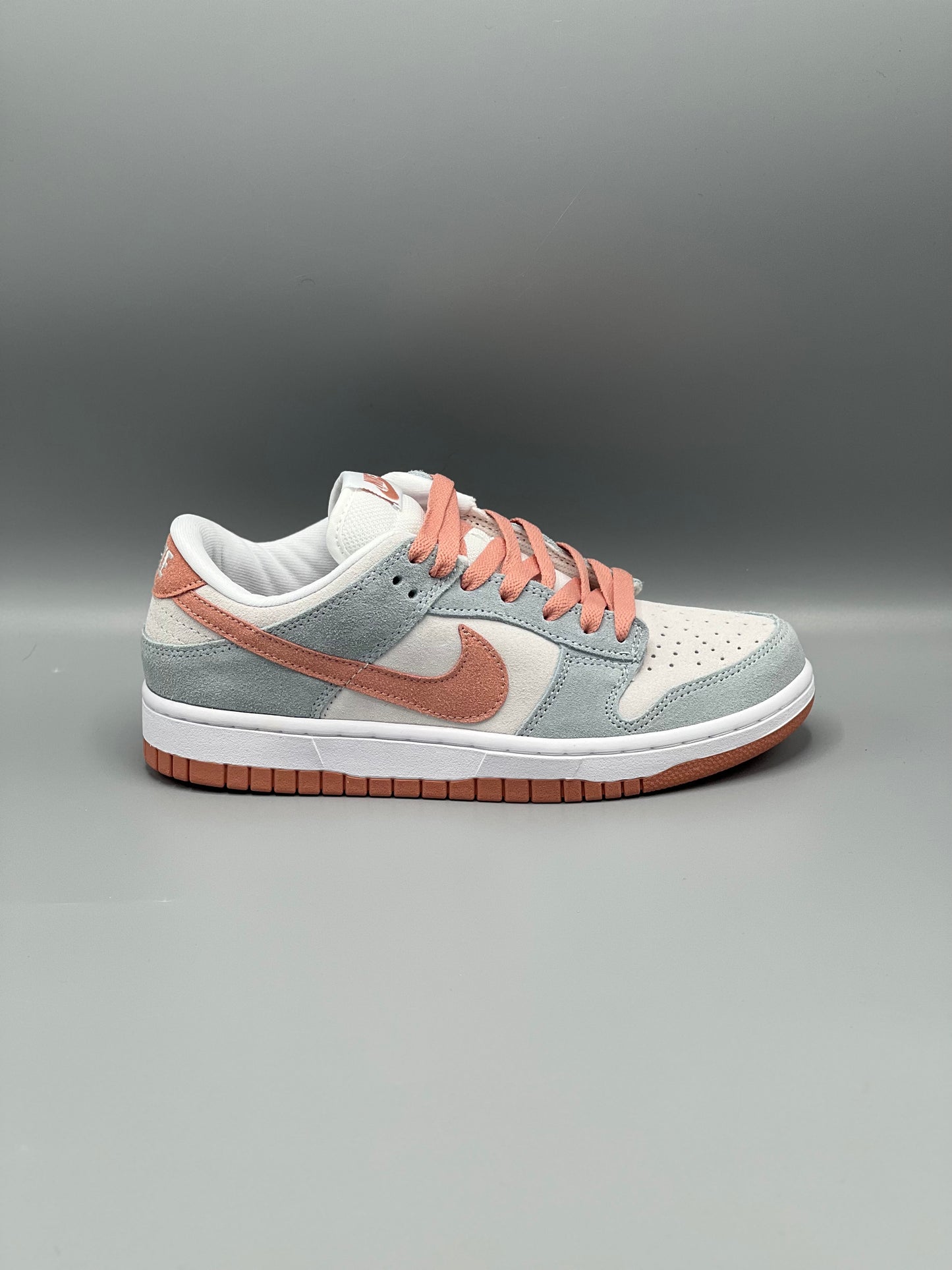 Nike sb dunk low fossil rose