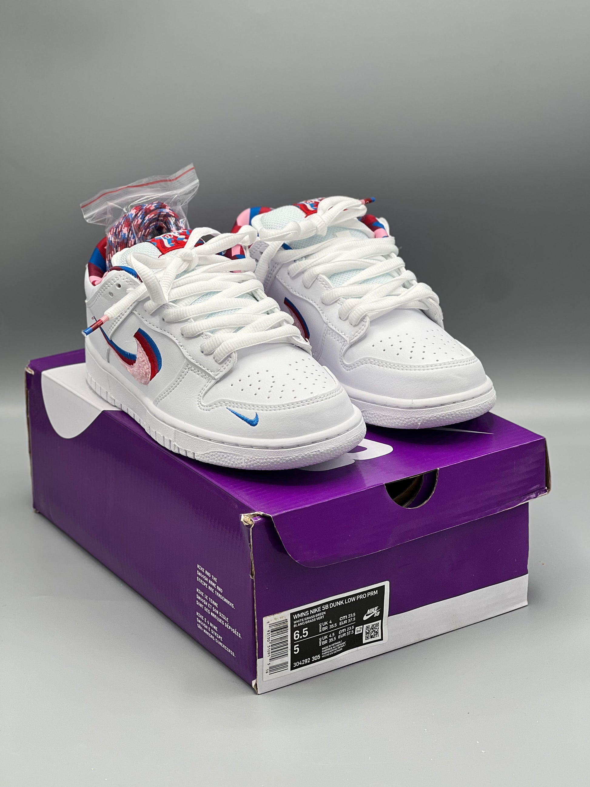 Nike dunk sb x parra