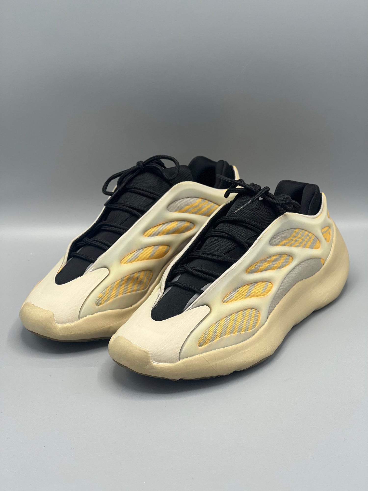 Adidas oro hot sale yeezy 700